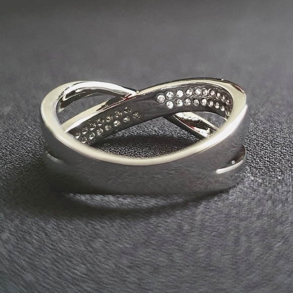 Trendy Silver Crossed Ring - Picture 2 of 3